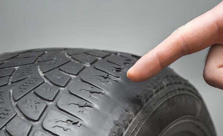Ban Mobil Botak Tidak Merata