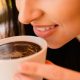 Cara Menjaga Kesehatan Gigi Saat Sering Minum Kopi