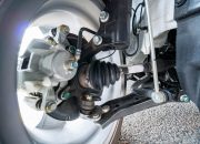 Kaki-Kaki Mobil Bunyi Gluduk? Ini Penyebab dan Solusinya